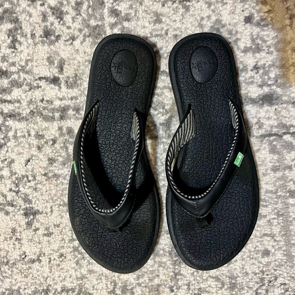 Sanuk Black Flip Flop Sandals